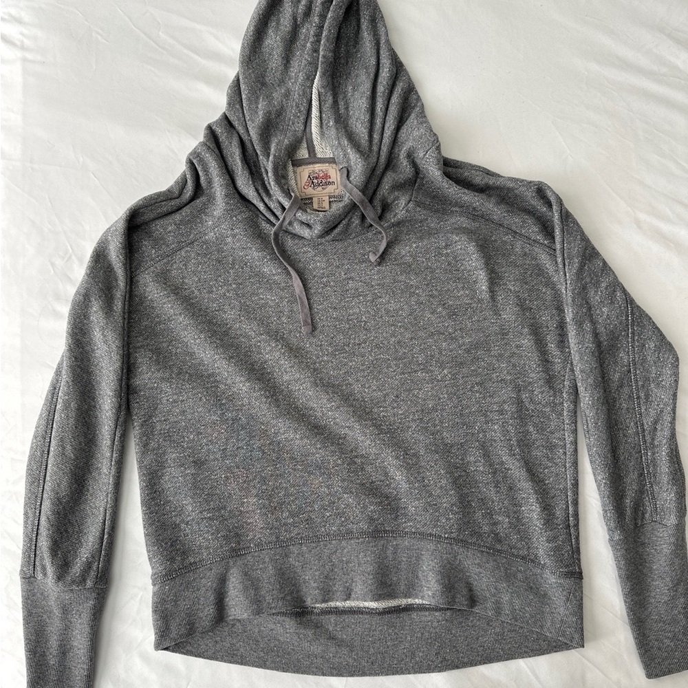 Women’s heather grey pullover sweater shirt. Size S.